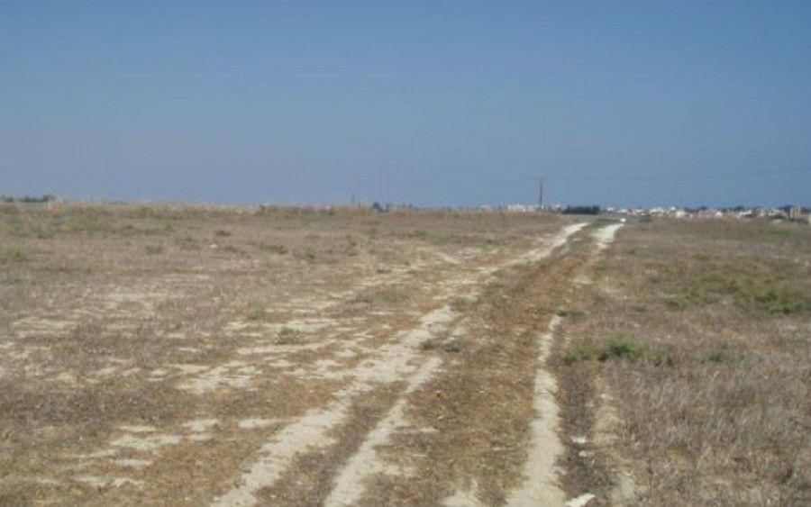 Land in Larnaca, Cyprus, 34 009 sq.m - picture 1