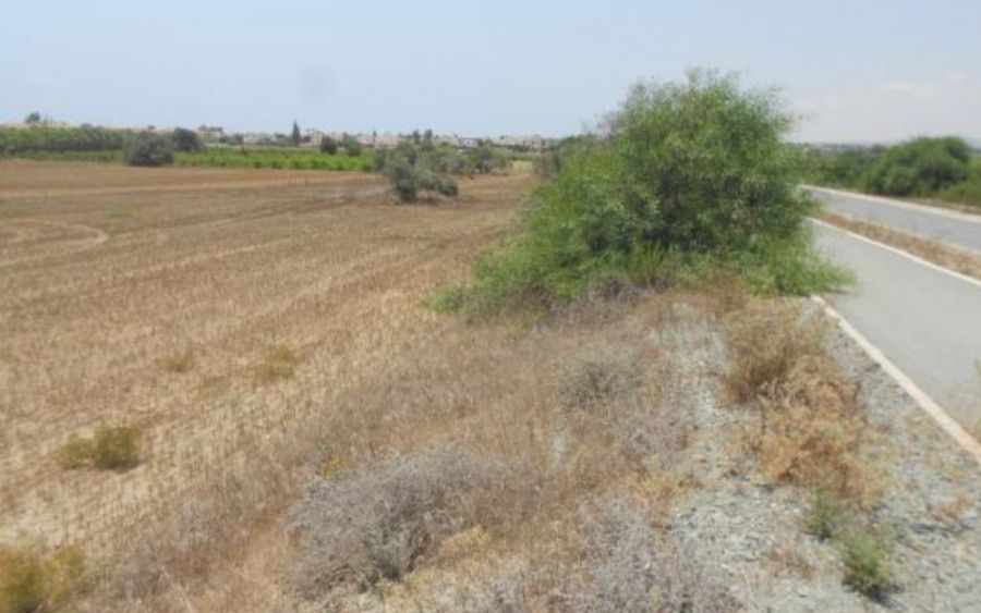 Land in Larnaca, Cyprus, 5 830 sq.m - picture 1