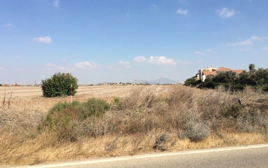 Land in Larnaca, Cyprus, 6 857 sq.m - picture 1