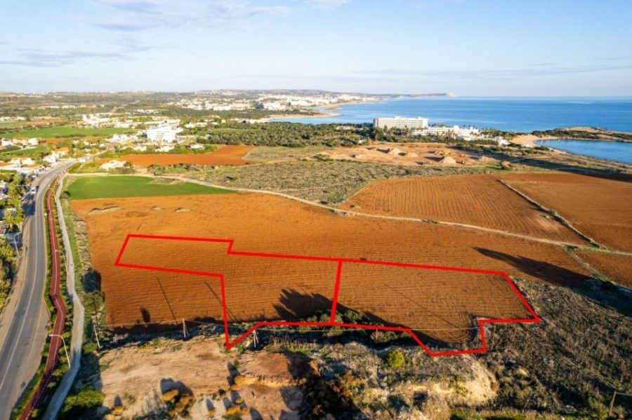 Terrain à Protaras, Chypre, 7 173 m2 - image 1