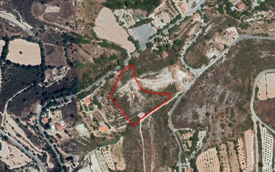 Land in Limassol, Cyprus, 9 365 sq.m - picture 1