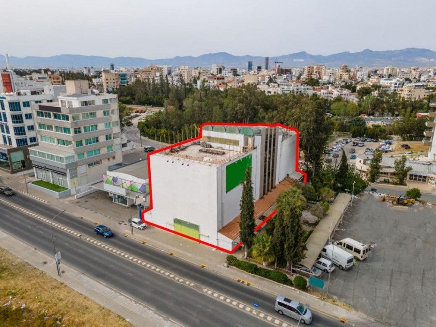Propiedad comercial en Nicosia, Chipre, 2 028 m2 - imagen 1