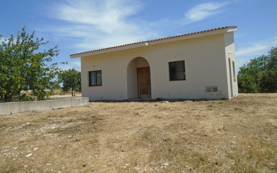 Land in Paphos, Cyprus, 9 804 sq.m - picture 1