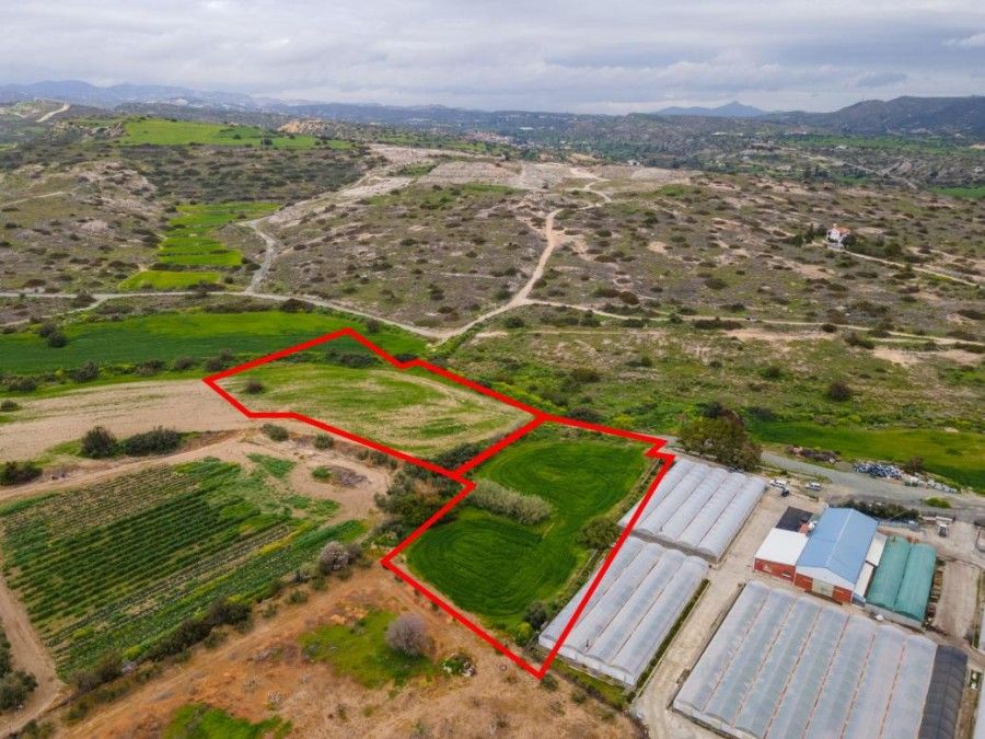 Land in Larnaca, Cyprus, 12 376 sq.m - picture 1