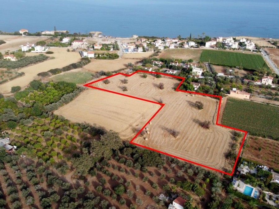 Land in Larnaca, Cyprus, 12 709 sq.m - picture 1