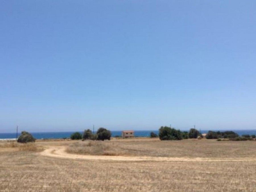 Terreno en Lárnaca, Chipre, 7 024 m2 - imagen 1