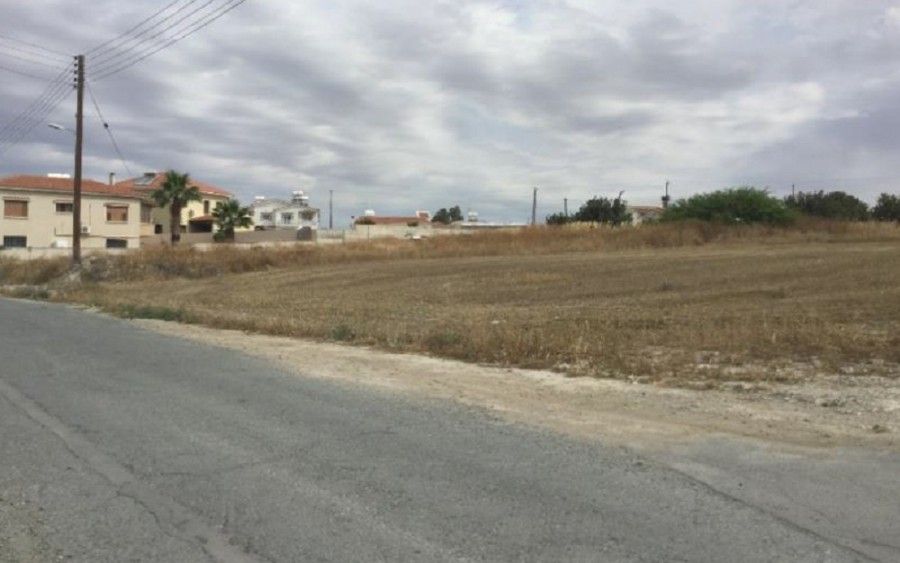 Land in Larnaca, Cyprus, 4 040 sq.m - picture 1