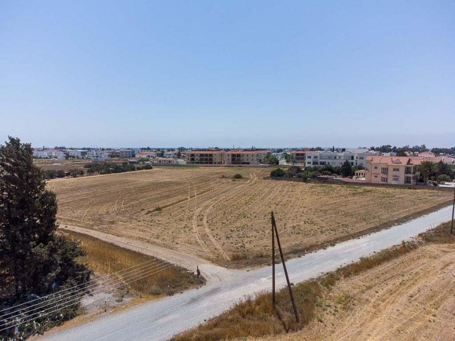 Land in Larnaca, Cyprus, 14 382 sq.m - picture 1