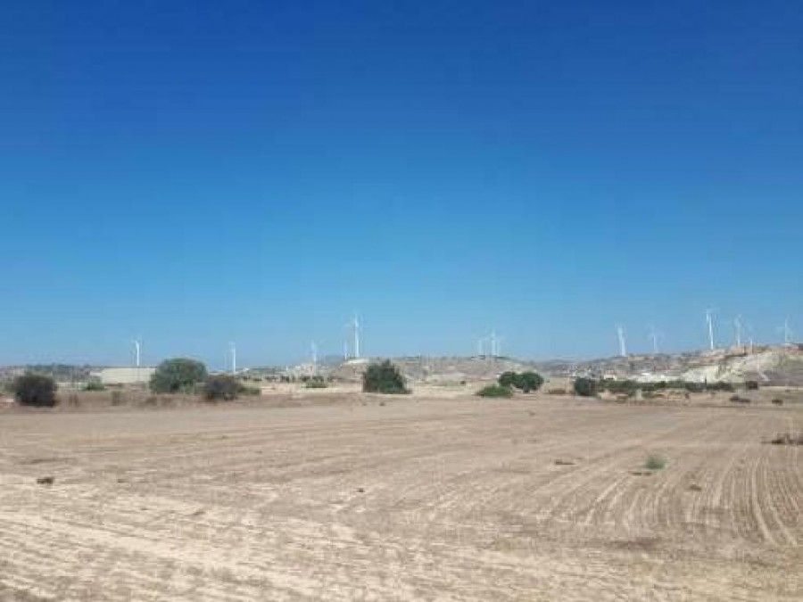 Land in Larnaca, Cyprus, 13 713 sq.m - picture 1