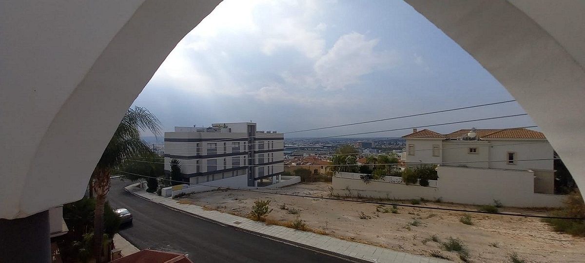 Townhouse in Limassol, Cyprus, 600 sq.m - picture 1