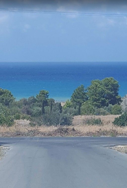 Land in Paphos, Cyprus, 4 999 sq.m - picture 1