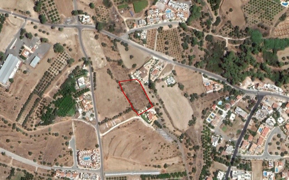 Land in Paphos, Cyprus, 2 843 sq.m - picture 1