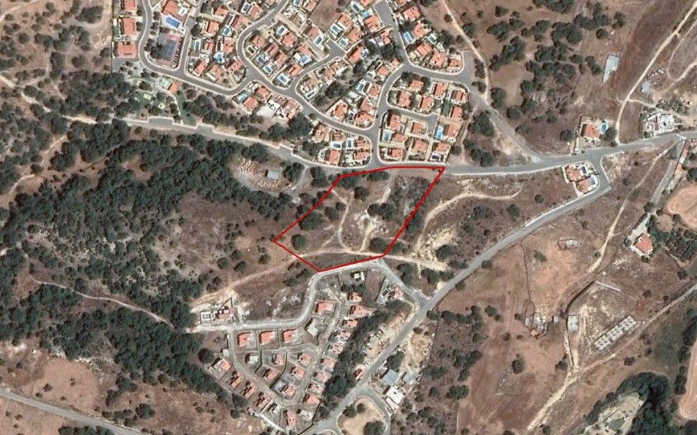 Land in Limassol, Cyprus, 11 037 sq.m - picture 1