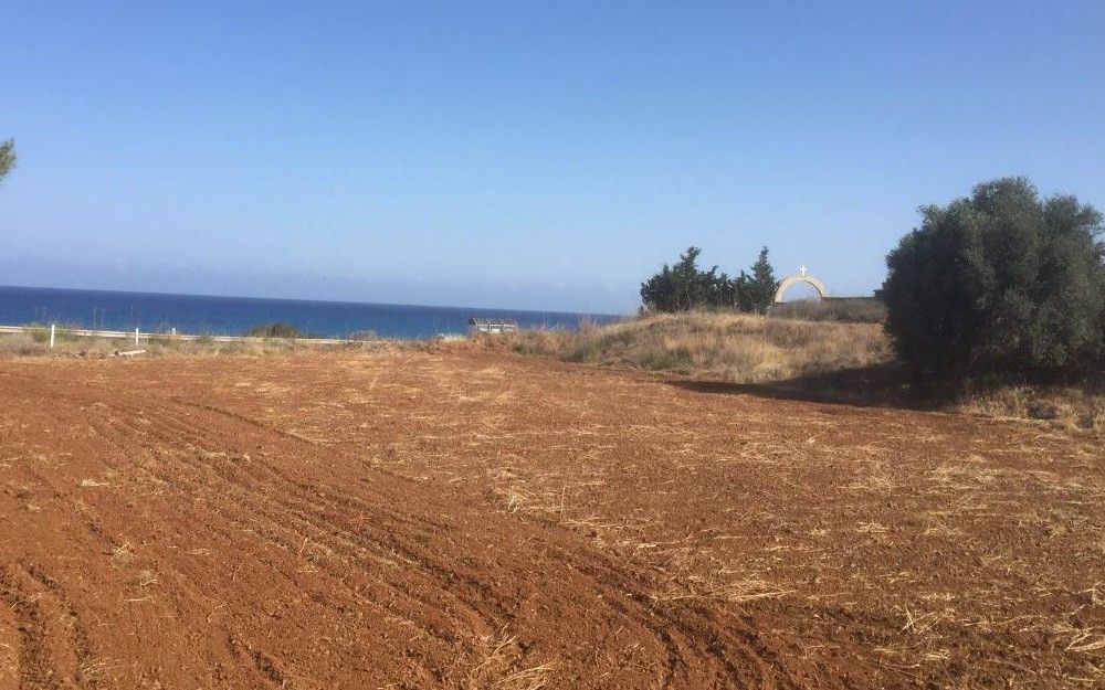 Land in Paphos, Cyprus, 10 248 sq.m - picture 1