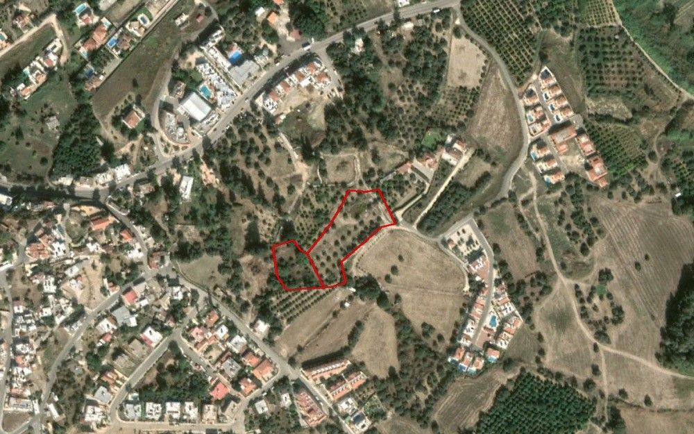 Land in Paphos, Cyprus, 7 024 sq.m - picture 1