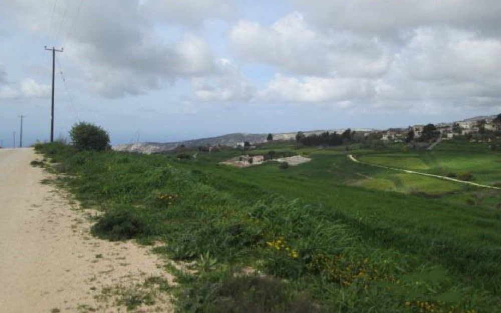 Land in Paphos, Cyprus, 12 312 sq.m - picture 1