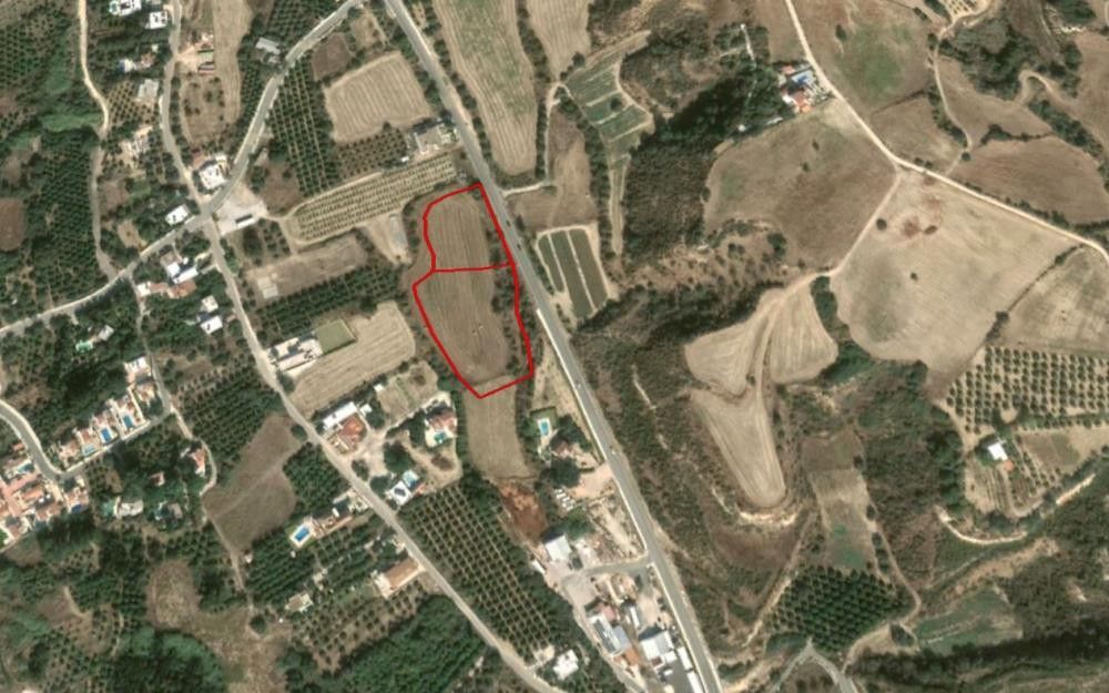 Land in Paphos, Cyprus, 8 771 sq.m - picture 1