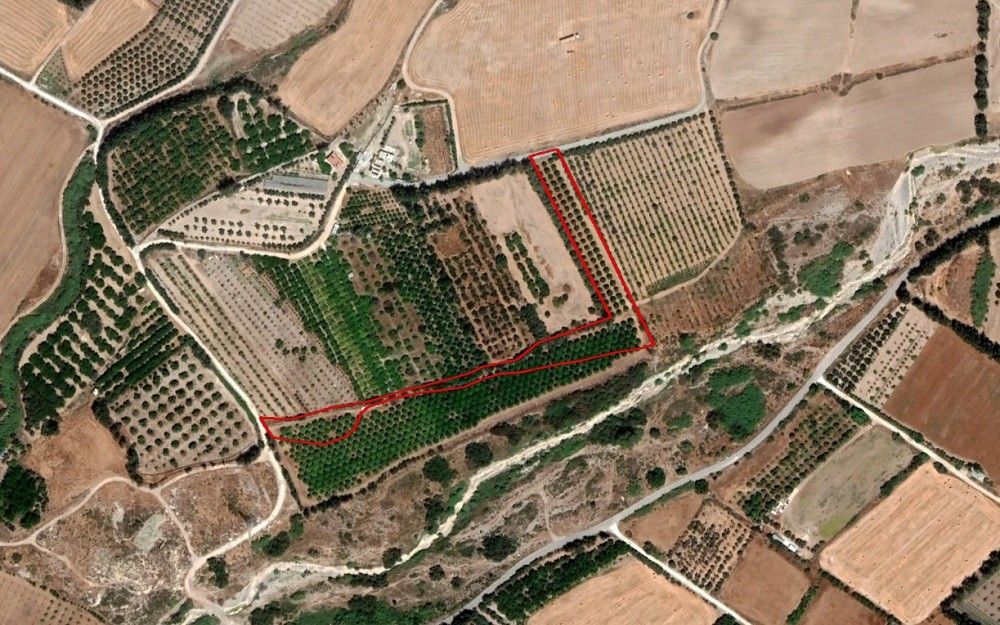 Land in Paphos, Cyprus, 9 365 sq.m - picture 1