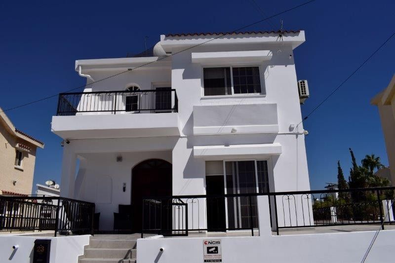 Villa in Larnaca, Cyprus, 250 sq.m - picture 1