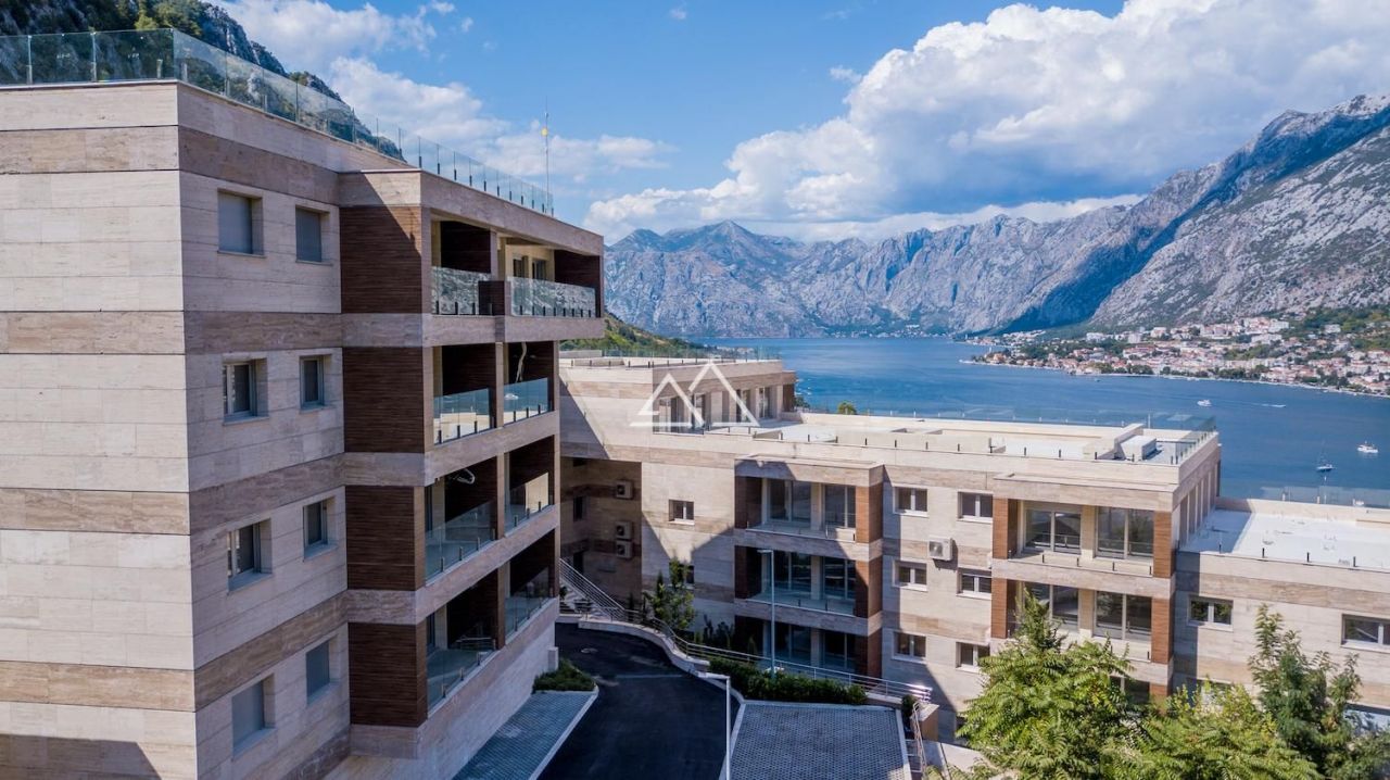 Apartment in Kotor, Montenegro, 136 sq.m - picture 1
