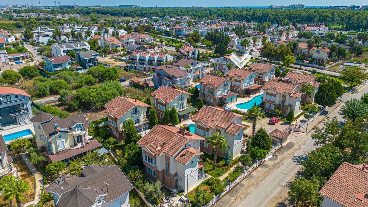 Villa in Antalya, Turkey, 240 sq.m - picture 1
