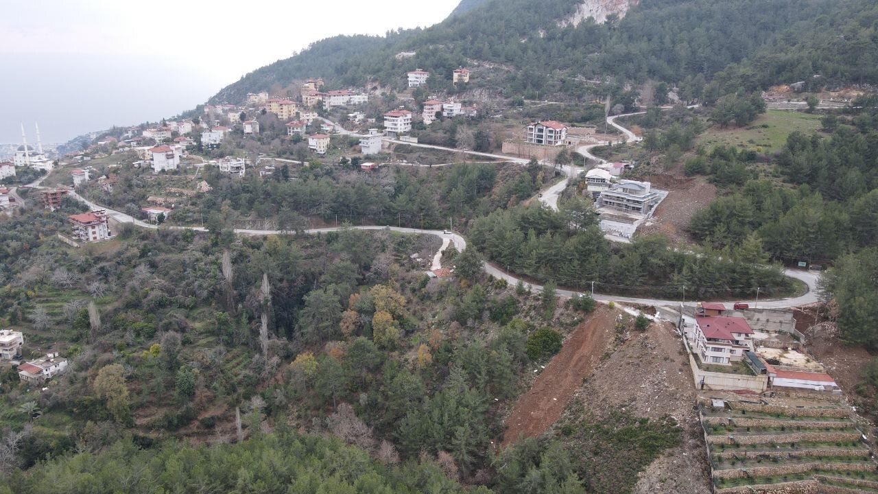 Land in Alanya, Turkey, 1 500 sq.m - picture 1