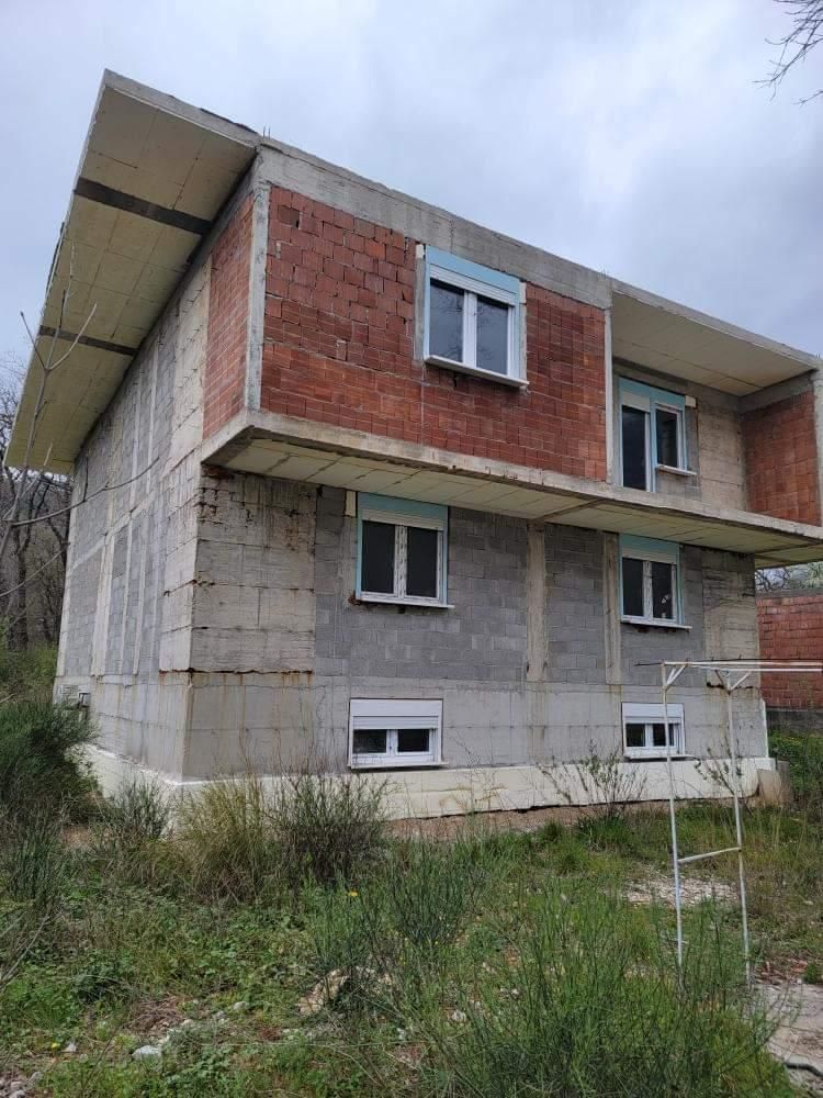 Haus in Sutomore, Montenegro, 275 m2 - Foto 1