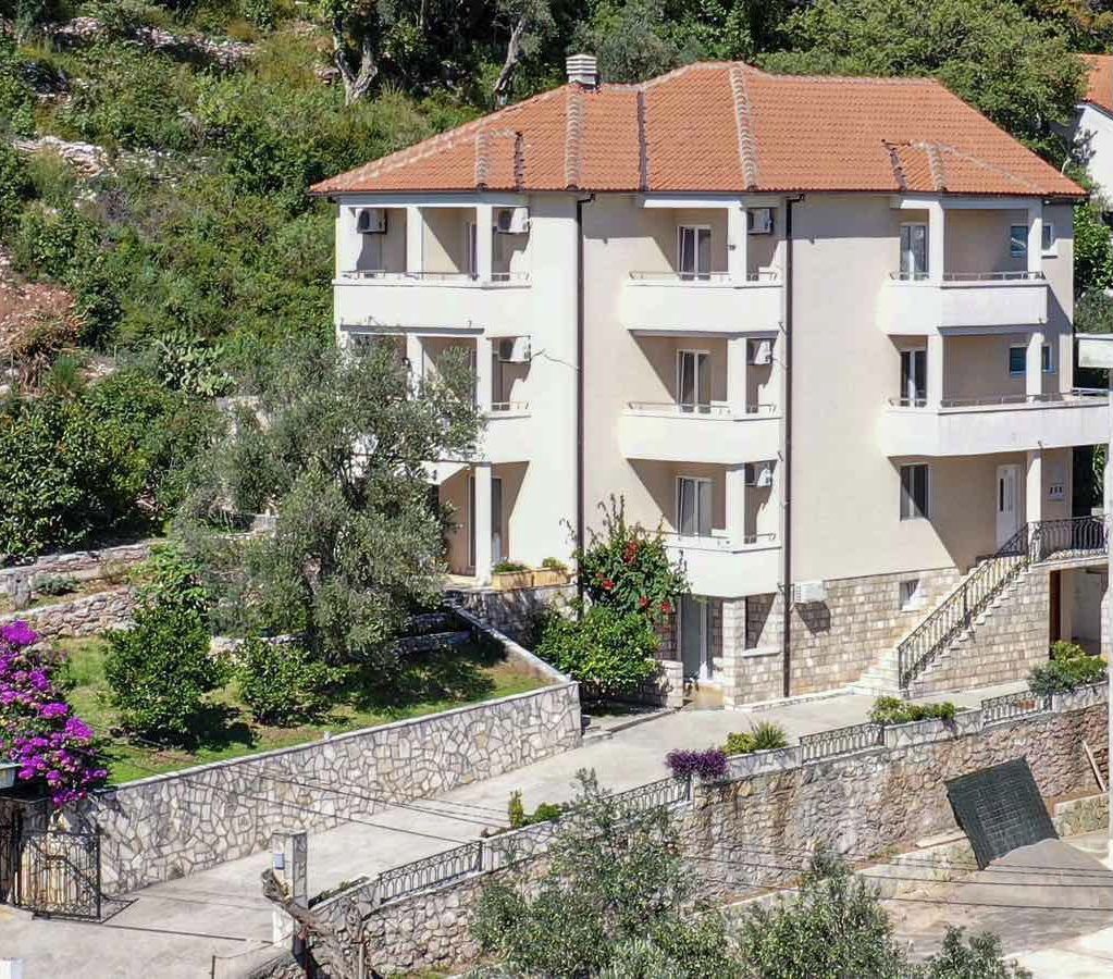 Hotel in Buljarica, Montenegro, 664 sq.m - picture 1