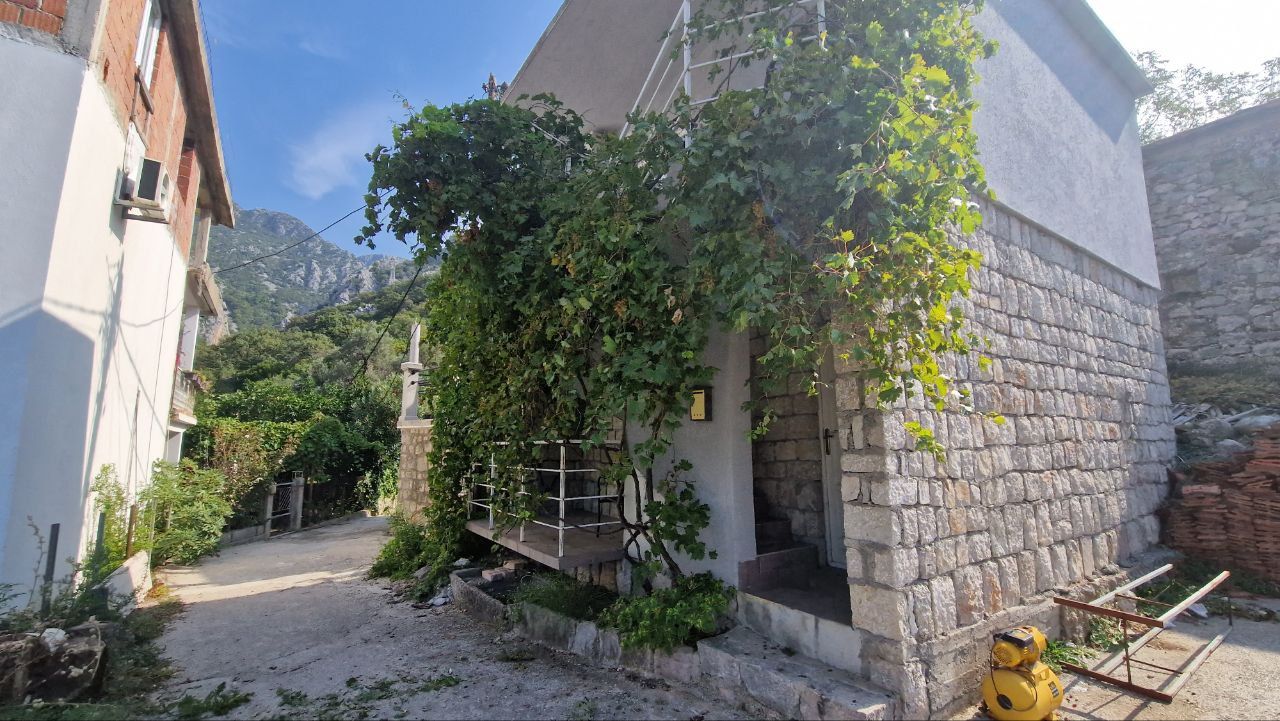Haus in Sutomore, Montenegro, 60 m2 - Foto 1