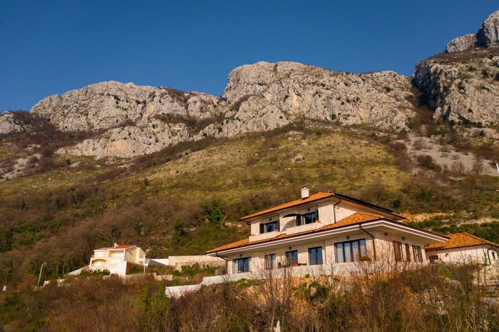 Villa en Budva, Montenegro, 185 m2 - imagen 1
