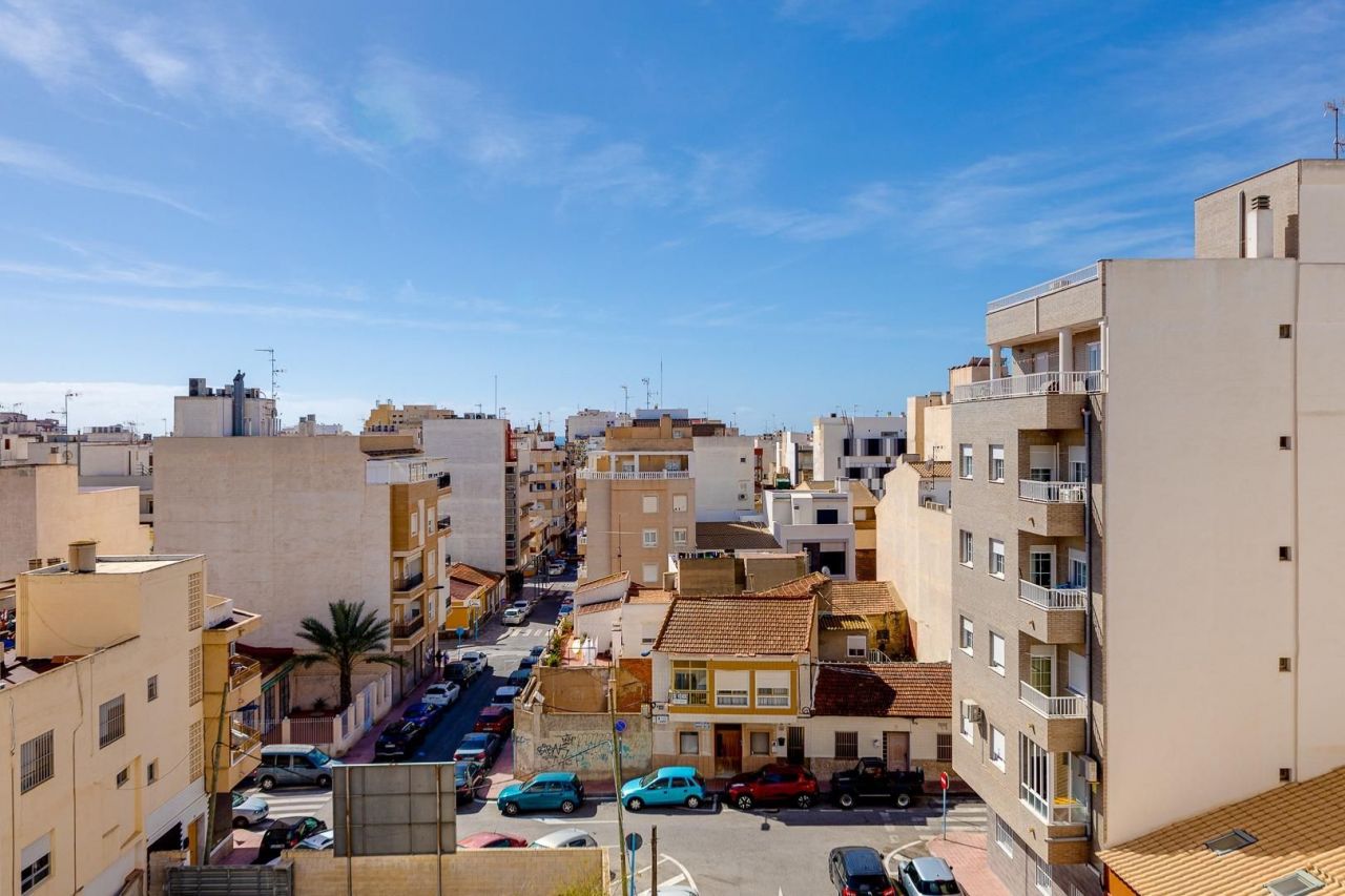 Apartment in Torrevieja, Spain, 125 sq.m - picture 1