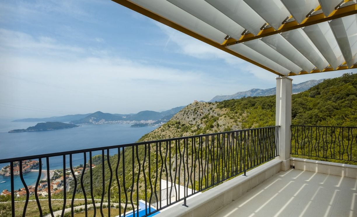 Villa in Budva, Montenegro, 450 sq.m - picture 1