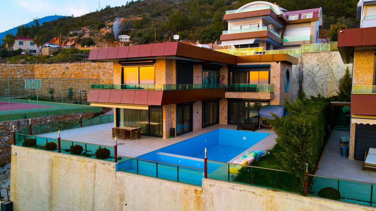 Villa in Alanya, Türkei, 250 m2 - Foto 1