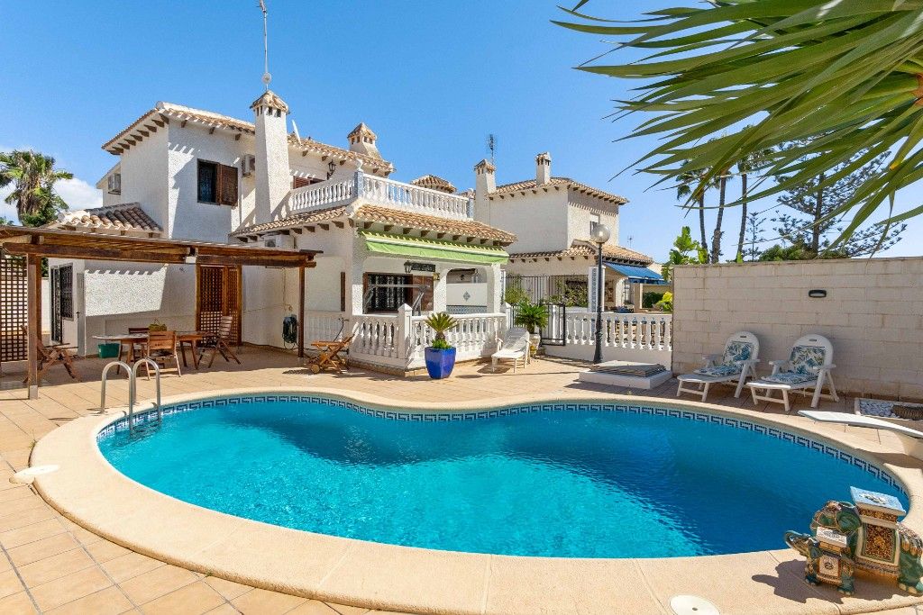 Villa in La Zenia, Spain, 155 sq.m - picture 1