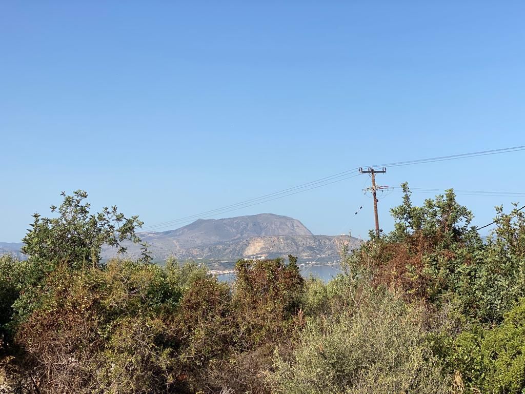 Land in Chania, Greece, 1 010 sq.m - picture 1