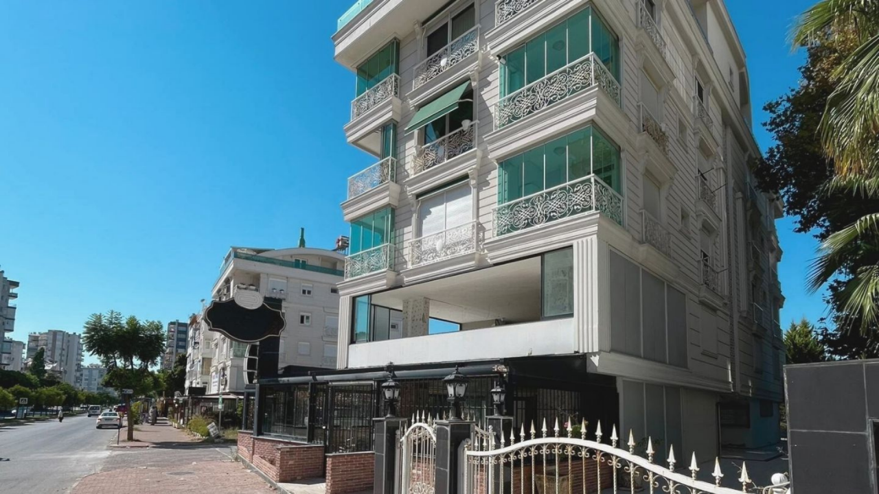 Commercial property in Antalya, Turkey, 500 sq.m - picture 1