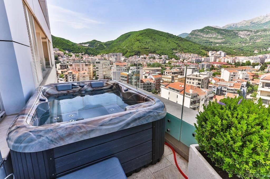 Penthouse in Budva, Montenegro, 142 sq.m - picture 1