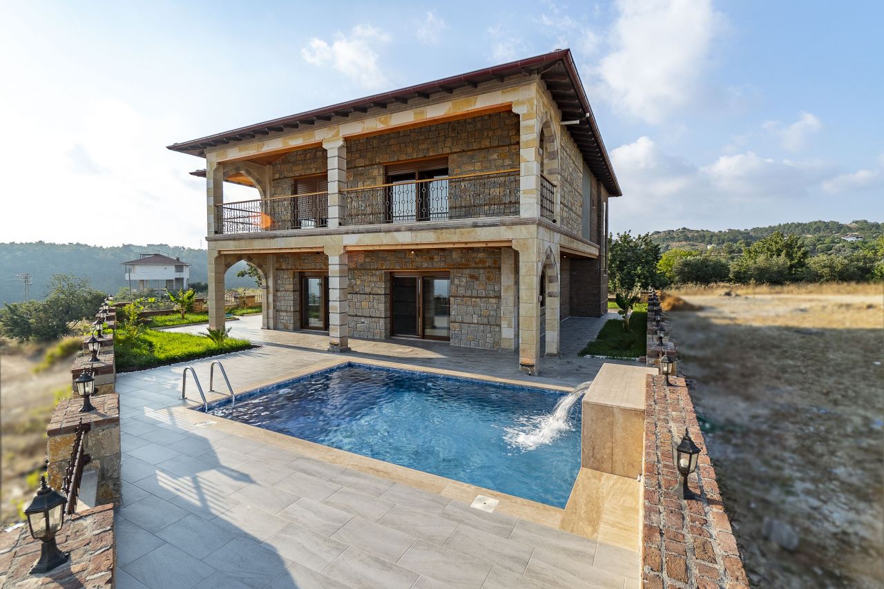 Villa in Incekum, Turkey, 439 sq.m - picture 1