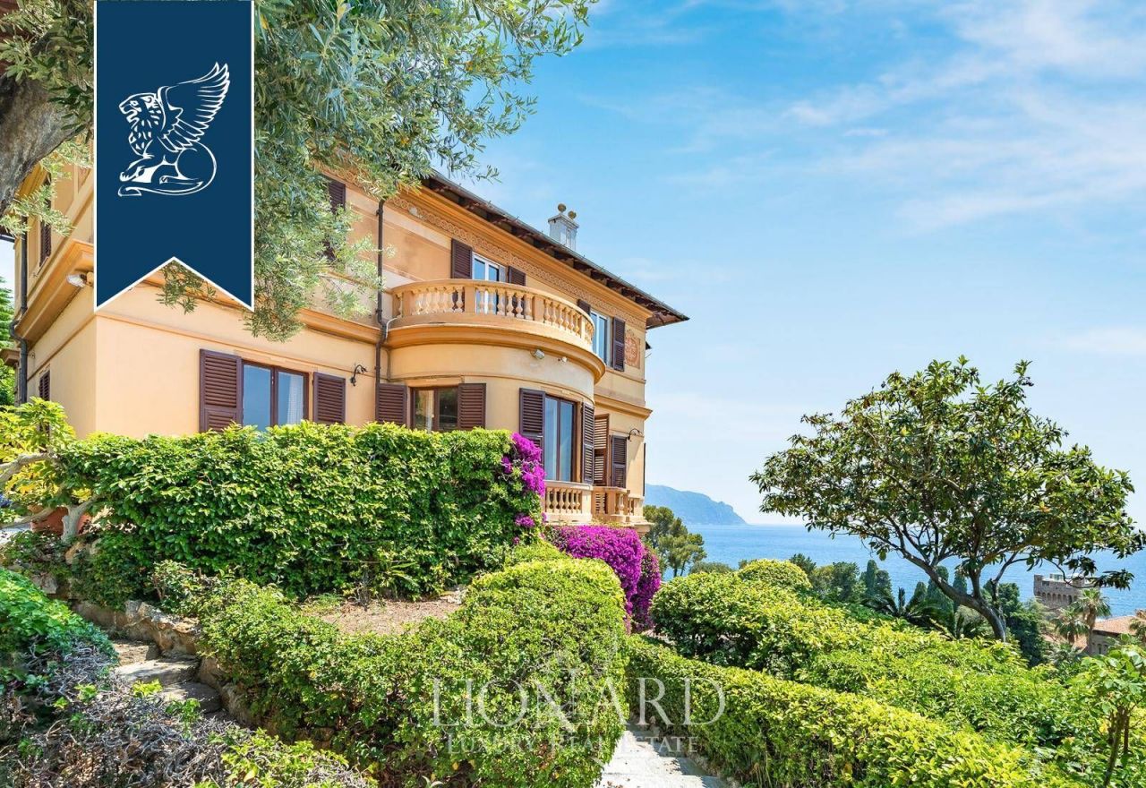 Villa in Genova, Italy, 590 sq.m - picture 1