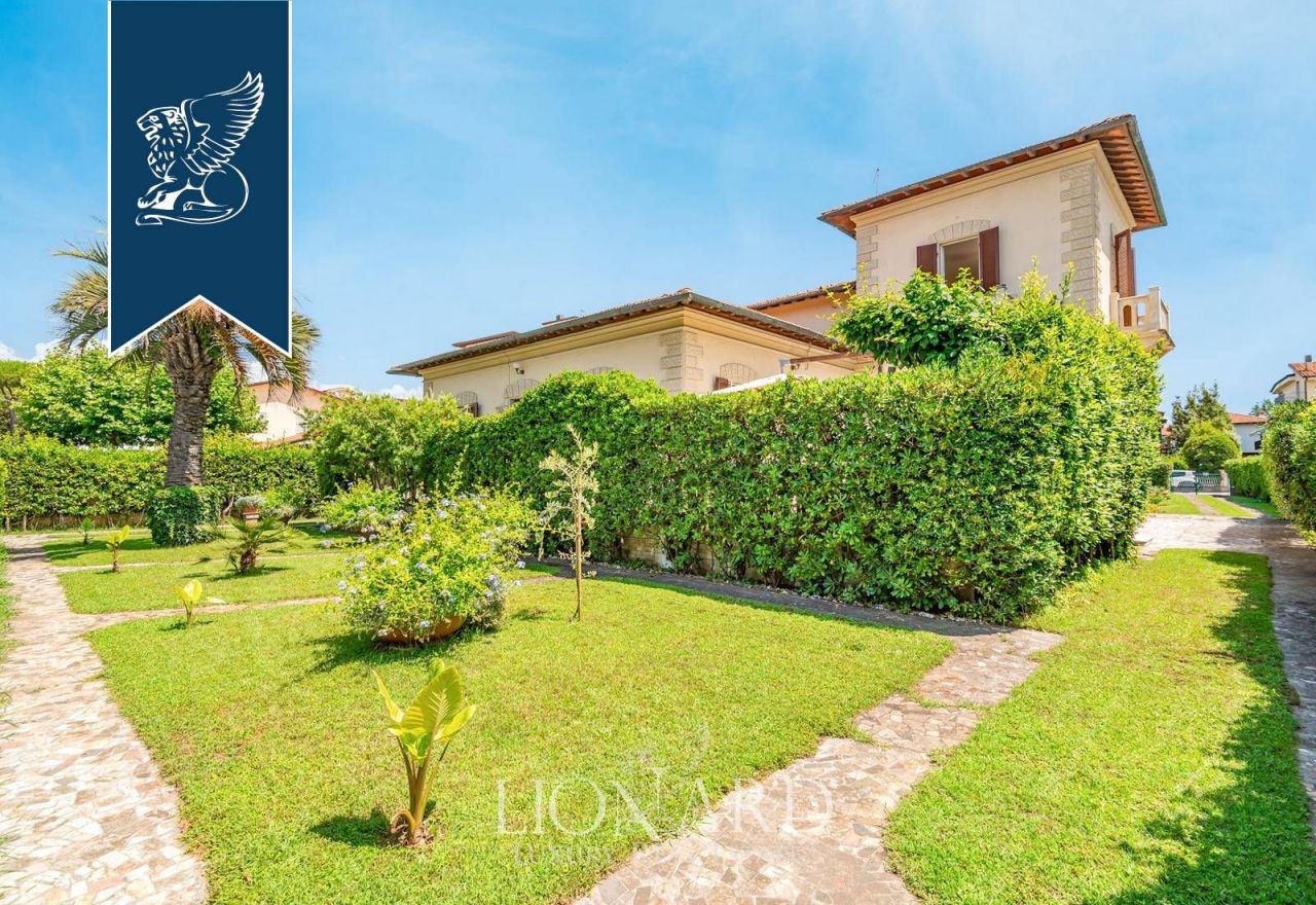 Villa in Pietrasanta, Italy, 380 sq.m - picture 1
