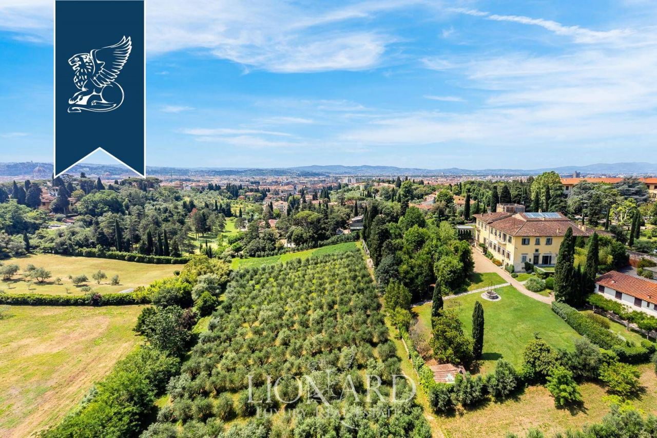 Villa en Florencia, Italia, 1 500 m2 - imagen 1
