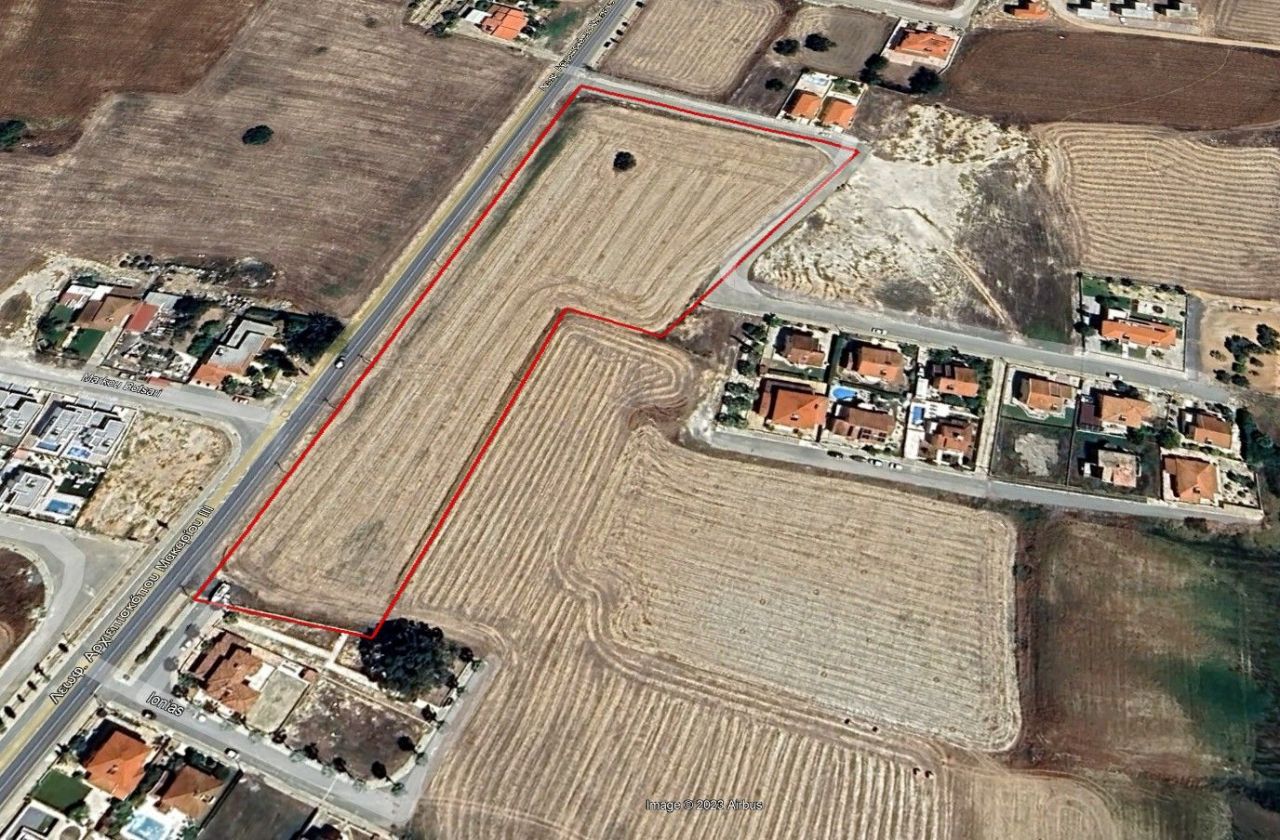 Grundstück in Larnaka, Zypern, 17 707 m2 - Foto 1