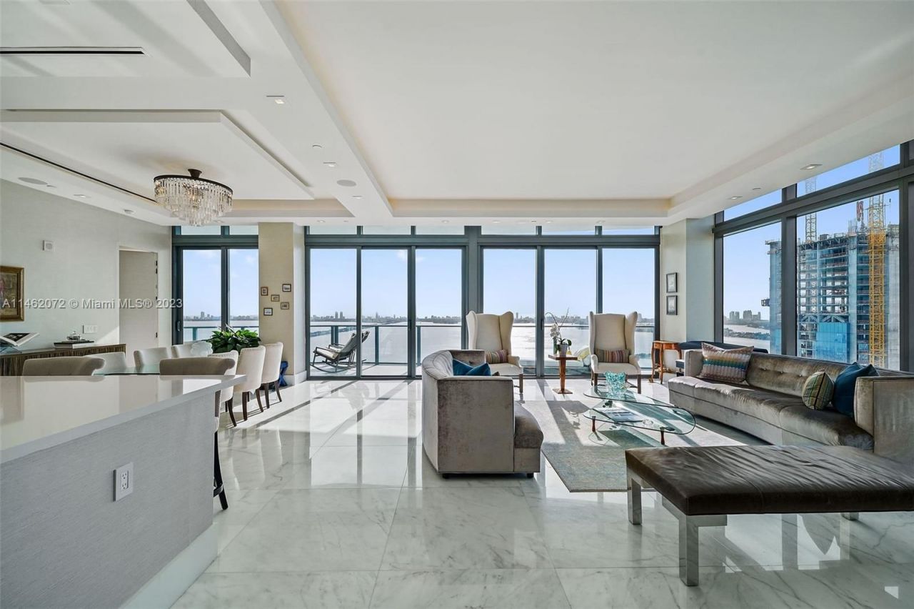 Penthouse à Miami, États-Unis, 240 m2 - image 1