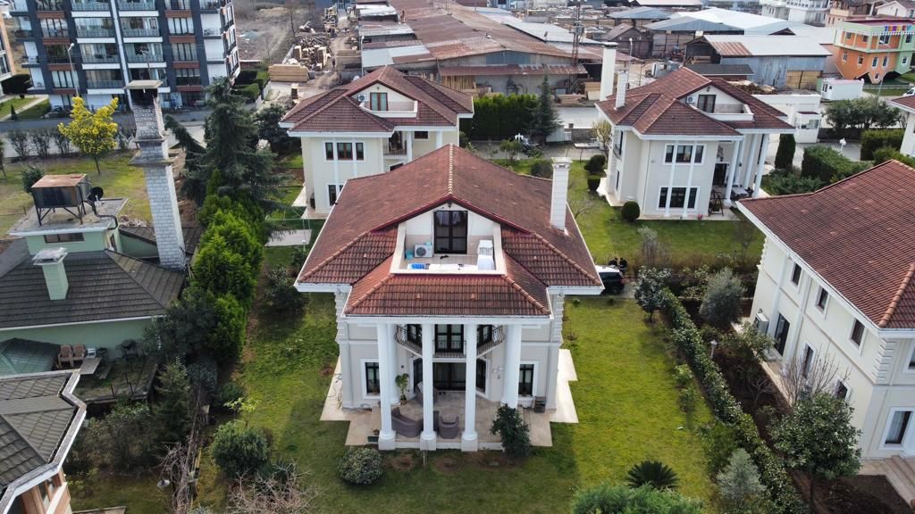 Villa in Trabzon, Turkey, 350 sq.m - picture 1