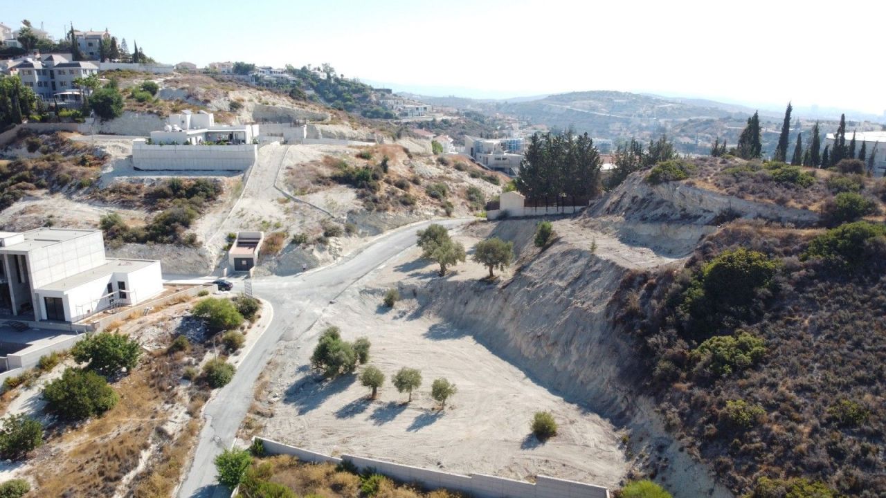 Terrain à Limassol, Chypre, 1 214 m2 - image 1