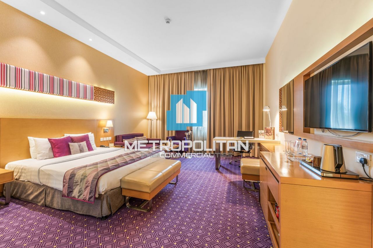 Hotel in Dubai, UAE, 9 370 sq.m - picture 1