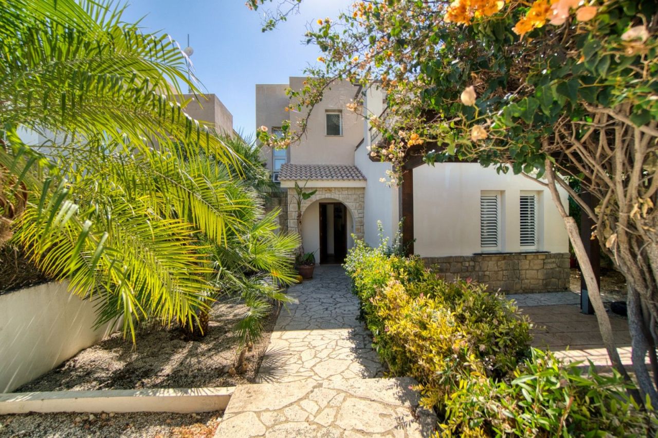 Villa in Paphos, Cyprus, 163 sq.m - picture 1