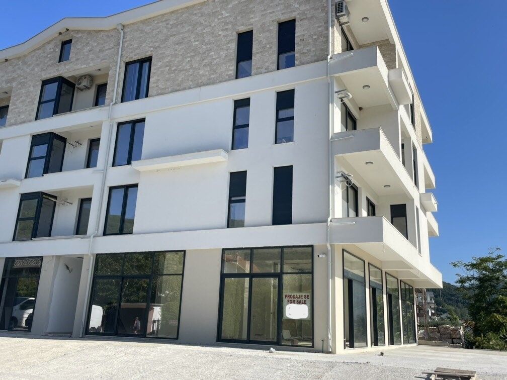 Gewerbeimmobilien in Herceg-Novi, Montenegro, 121 m2 - Foto 1