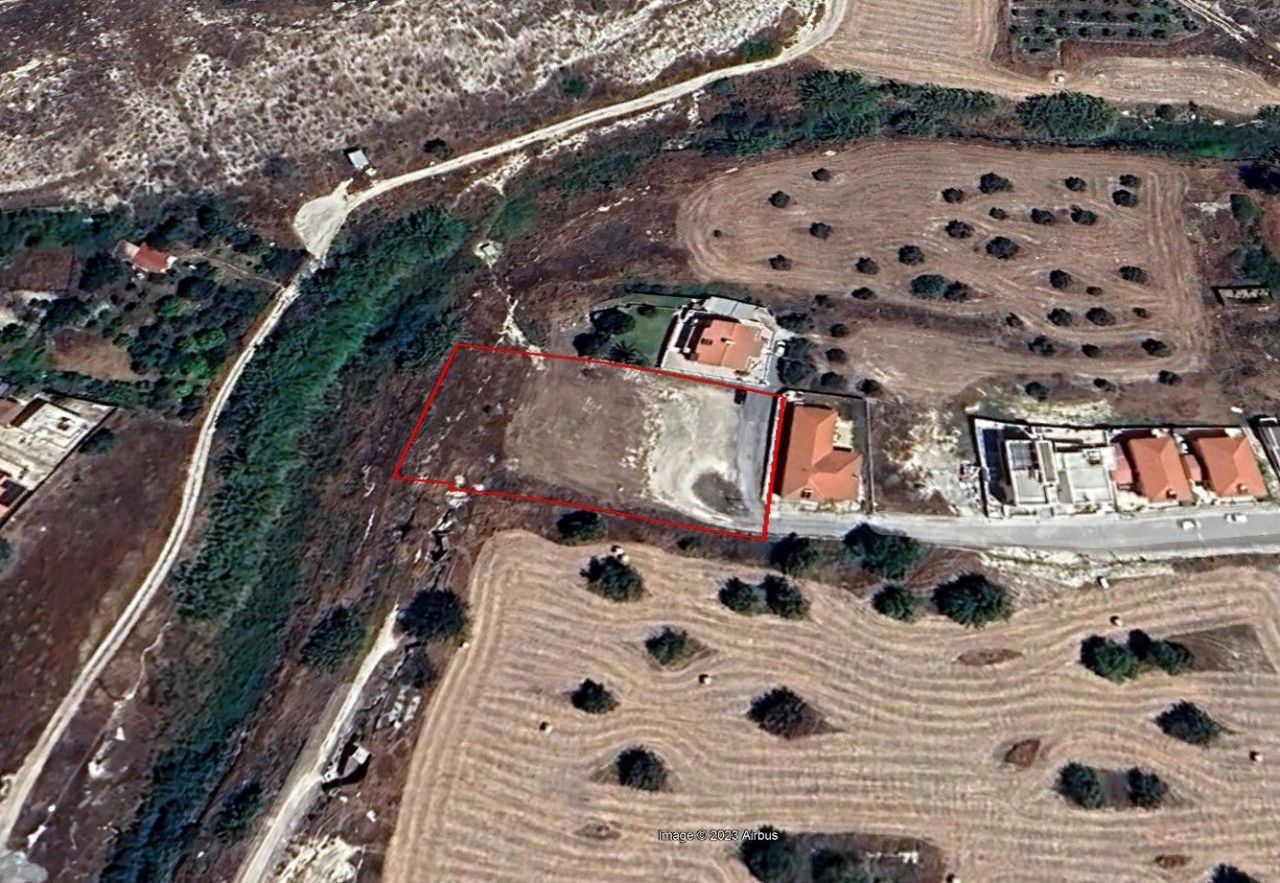 Terrain à Larnaca, Chypre, 2 533 m2 - image 1