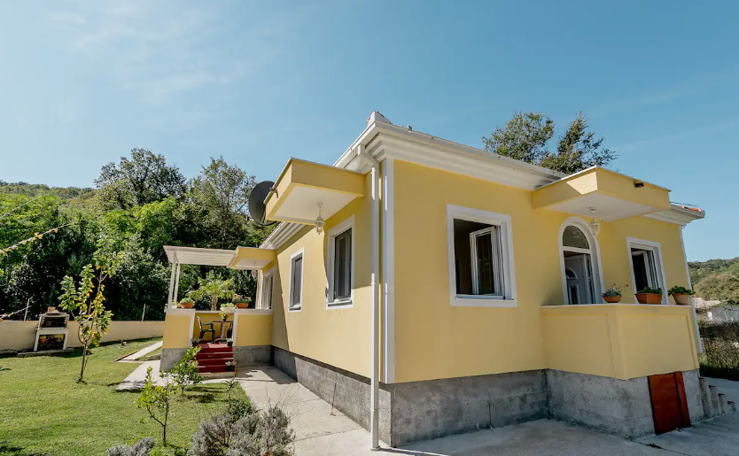 Haus in Herceg-Novi, Montenegro, 107 m2 - Foto 1